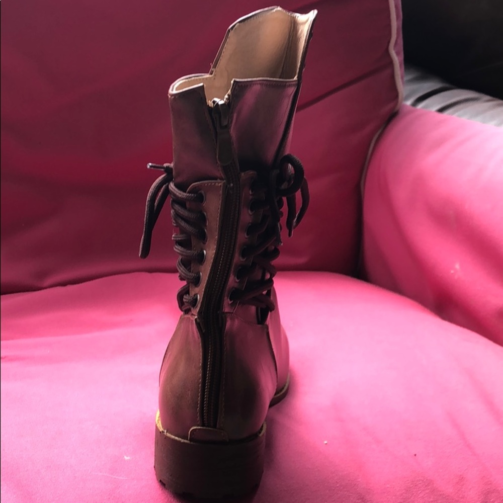 Boots - Picture 3 of 3